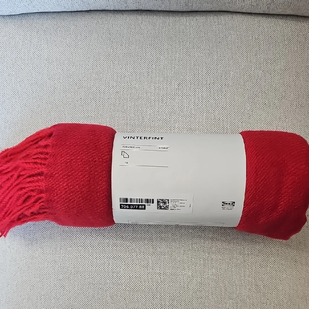 IKEA Vinterfint Red Throw Blanket